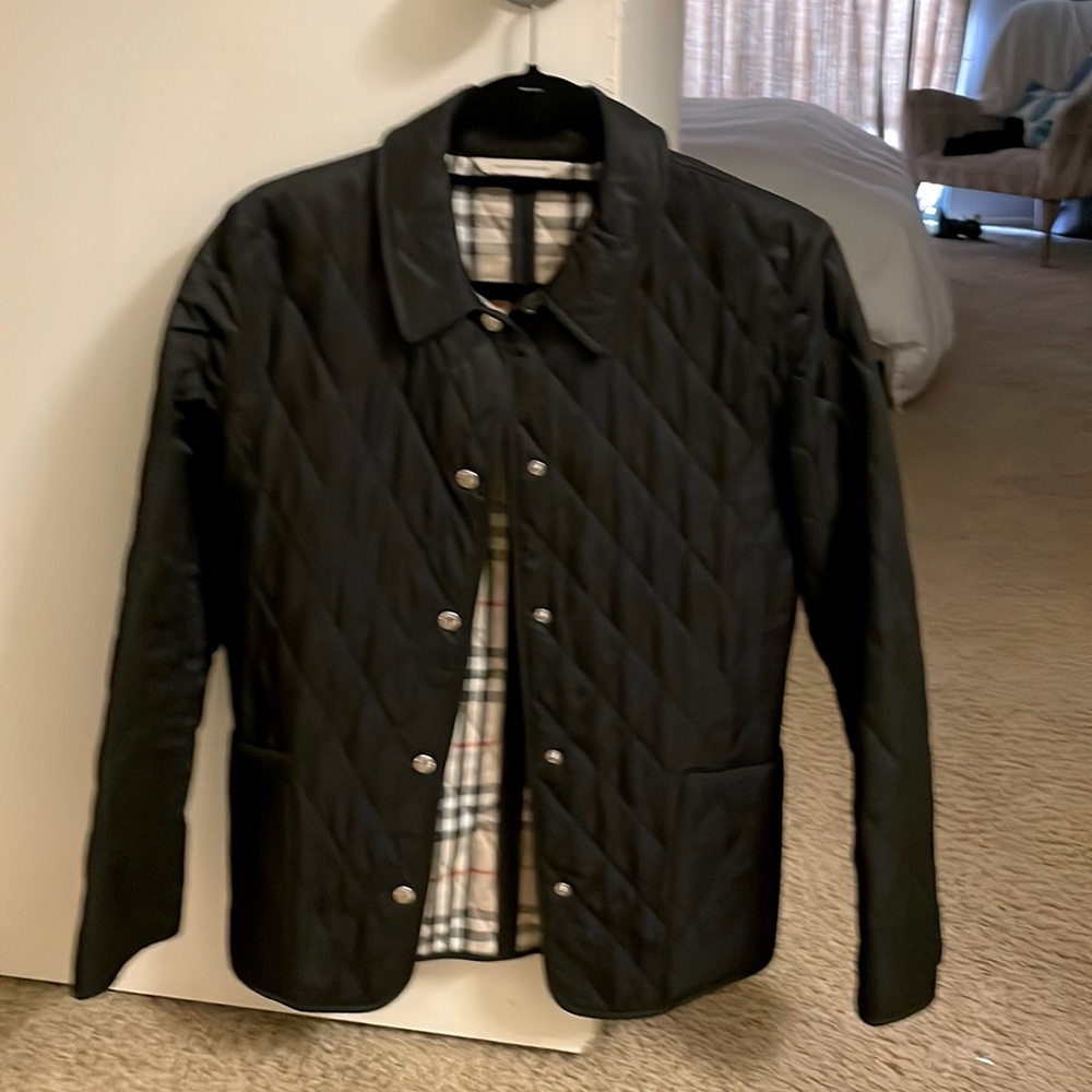Like new Burberry quilted raincoat